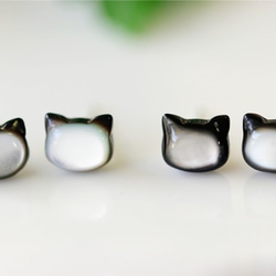 象徵健康、財富、長壽、純潔、和諧。黑色珍珠母黑珍珠貓耳環/耳環可換。適合一對。 第3張的照片