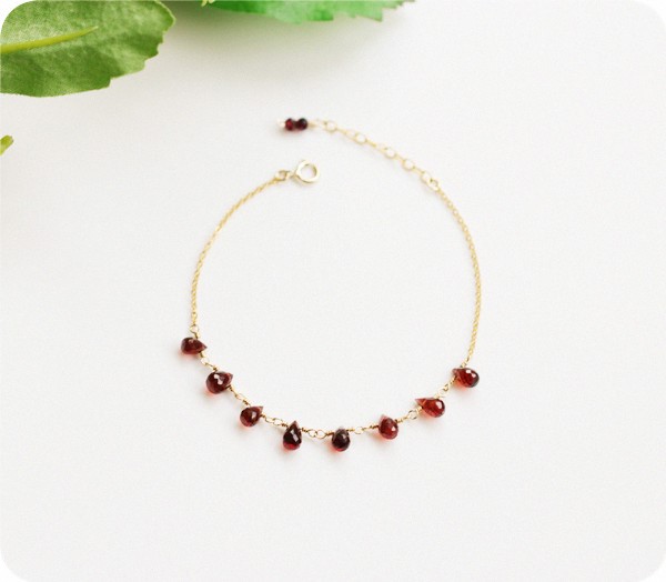 しずく ガーネットのブレスレット　1月誕生石