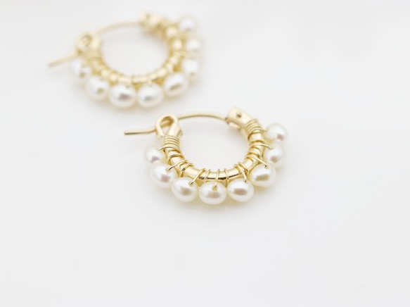 (白色)帶來幸福的珍珠圈耳環 耳環可換六月生日石 第2張的照片