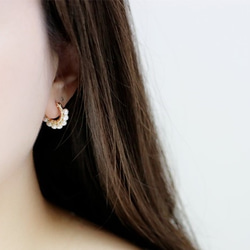 (白色)帶來幸福的珍珠圈耳環 耳環可換六月生日石 第4張的照片