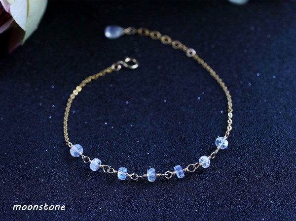 愛を深める レインボームーンストーン lucky 7　のプレスレット 6月誕生石