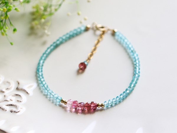 愛を育むトルマリンと絆を強めるアパタイトのブレスレット 重ね付けにも！