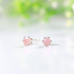 淡粉紅色蛋白石耳環，增強被愛的元素。耳環尺寸為 3 毫米 第1張的照片