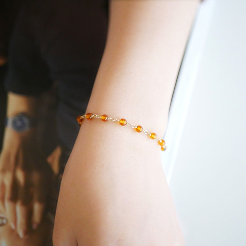 ポーランド産琥珀(ロイヤルアンバー)のシルバーバングル ポーランド産琥珀(ロイヤルアンバー)のシルバーバングル