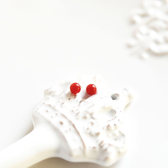 紅珊瑚螺絲釘雙耳釘嬰兒大小耳環3月生日石 第2張的照片