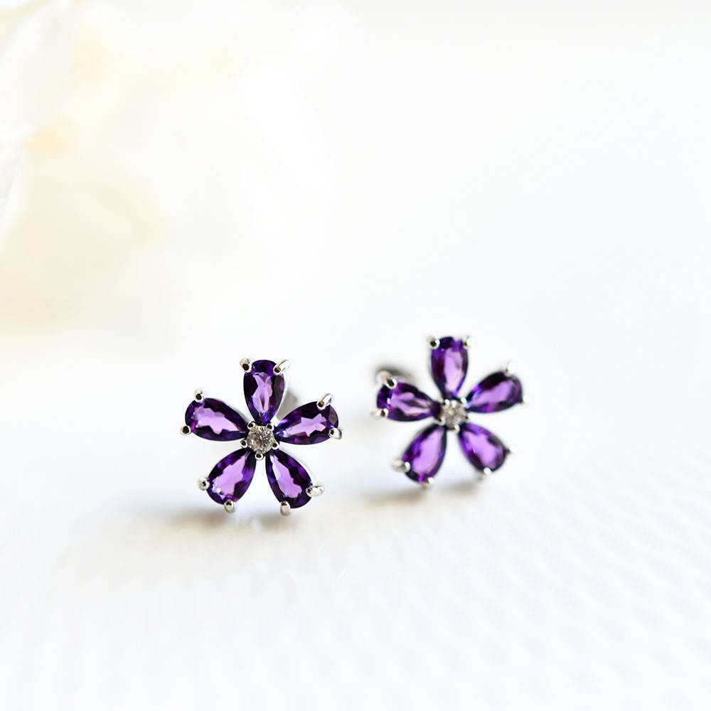 VVSランク　アメジスト 花のスタッドピアス イヤリング　2月の誕生石