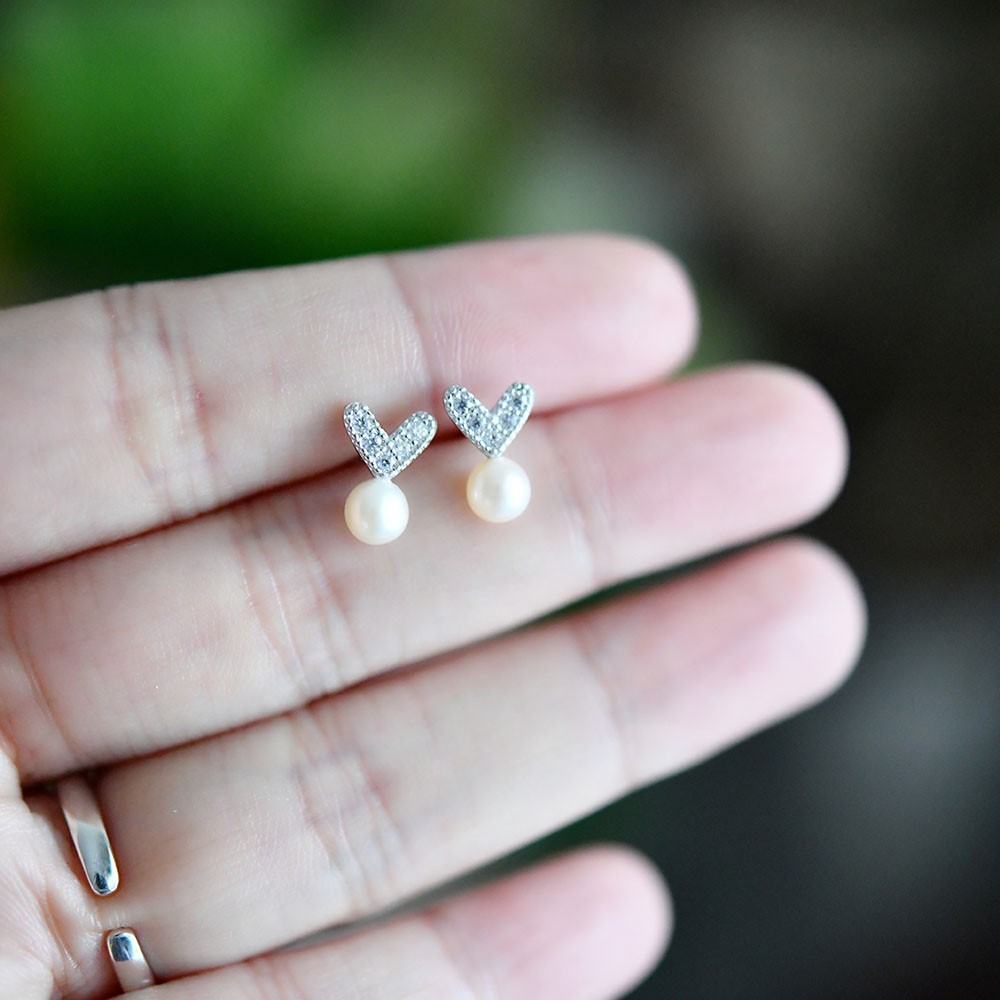 幸せを運んでくれる パールとハートのスタッドピアス イヤリング 6月誕生石