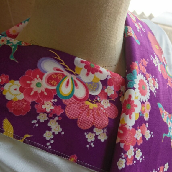 104. 鶴と花柄の半襟(半衿)【紫色】 4枚目の画像