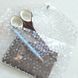 バッグのごちゃごちゃ小物をひとまとめ水濡れも防げる レター型 ポーチ 水玉 ドット Large 5枚目の画像