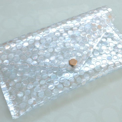 バッグのごちゃごちゃ小物をひとまとめ水濡れも防げる レター型 ビニール ポーチ 水玉 ドット Small 1枚目の画像