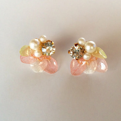 ビジューとアジサイの花びらピアス☆ ピアス（スタッド・一粒  