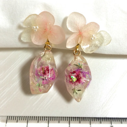 紫陽花とかすみ草のユラユラ鉱石イヤリング♡白ピンク 2枚目の画像