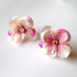 flower earring 2枚目の画像