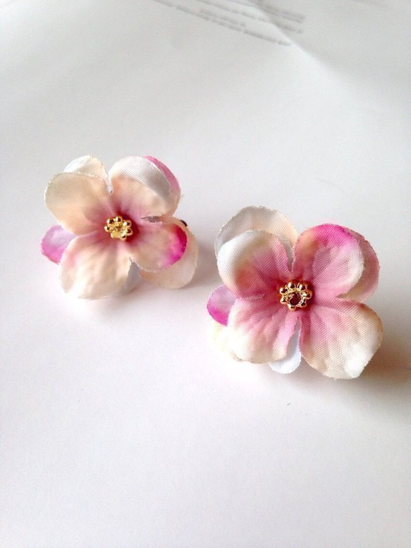 flower earring 2枚目の画像