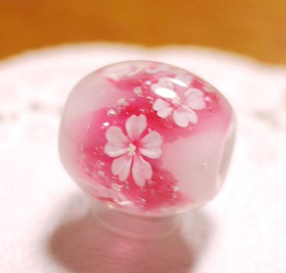 とんぼ玉　桜 1枚目の画像