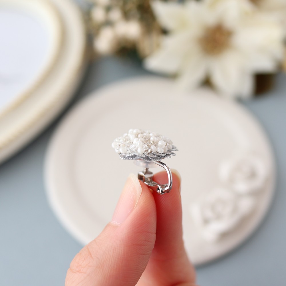 Snow Flower パールとスパンコール イヤリング・ピアス