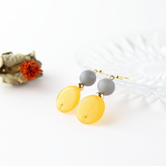 Vintage Yellow×Mat Gray 大ぶり イヤリング・ピアス 2枚目の画像