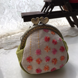 花刺繍 丸がま口8.5cm ^ ^ 2枚目の画像