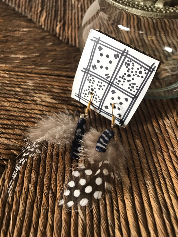 ヨルバ族ろうけつ染め、ピアス 1枚目の画像