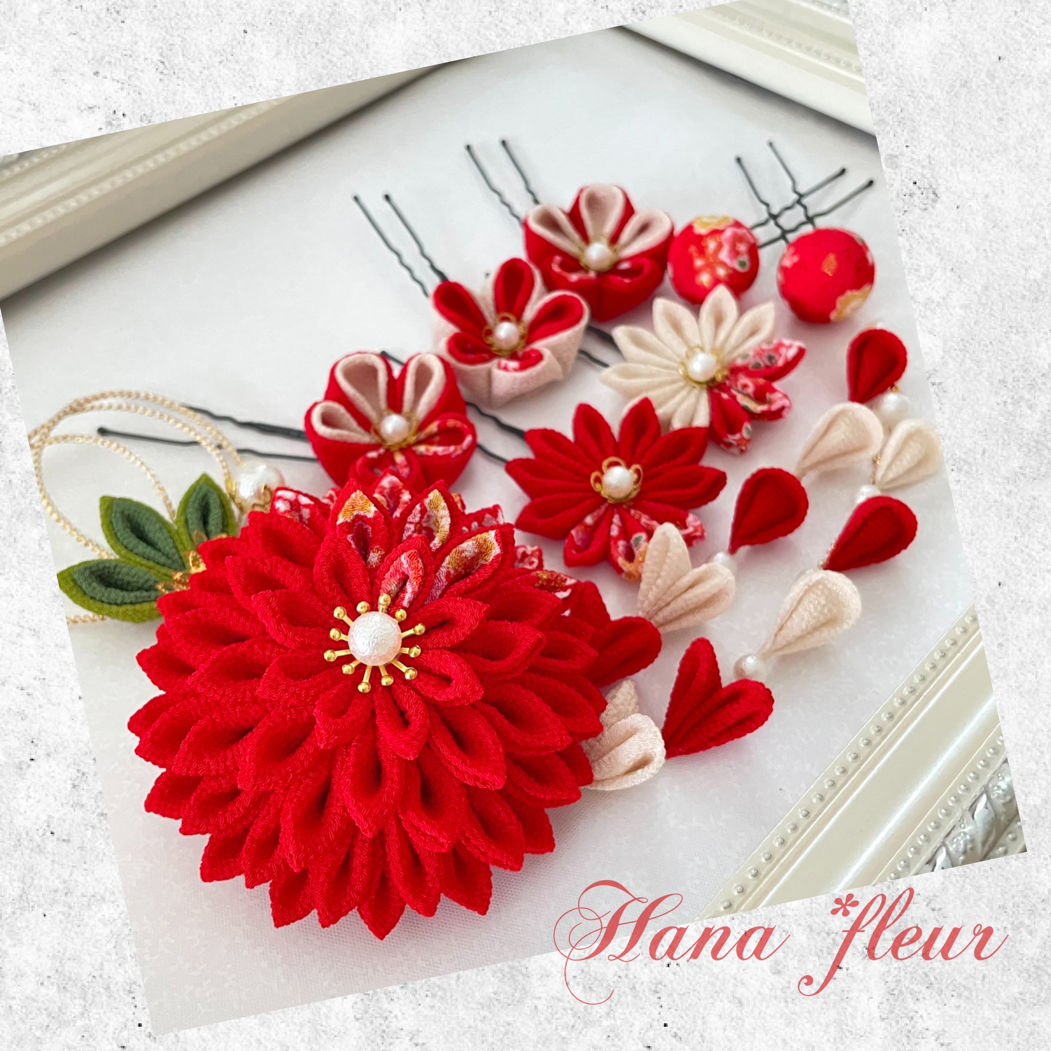 和 柄 ＊ダリア＊赤＊生成❁振袖 髪飾り【つまみ細工】結婚式・成人式・卒業式