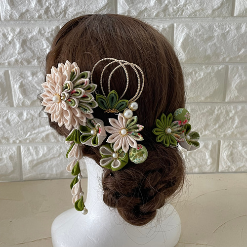 和 柄 ＊ダリア＊グリーン(うぐいす)＊生成❁振袖 髪飾り【つまみ細工