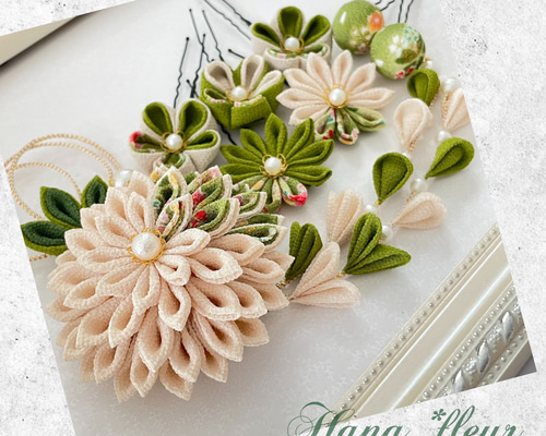 和 柄 ＊ダリア＊グリーン(うぐいす)＊生成❁振袖 髪飾り【つまみ細工