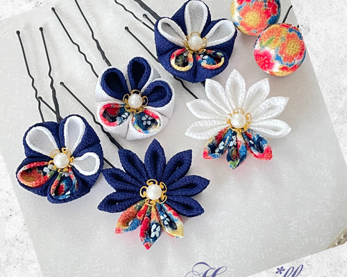 和 柄 ＊小花＊ブルー(紺)＊白❁振袖 髪飾り【つまみ細工】 ヘアピン