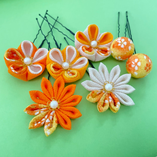 和 柄 ＊小花＊オレンジ(橙)＊生成❁振袖 髪飾り【つまみ細工