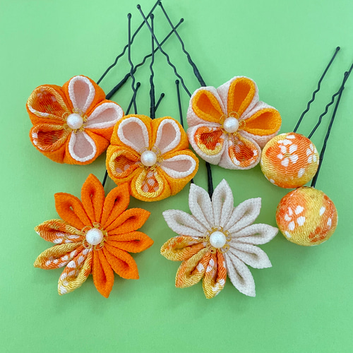 和 柄 ＊小花＊オレンジ(橙)＊生成❁振袖 髪飾り【つまみ細工