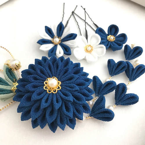 (あ782)超豪華✨アンティーク振袖㊗️青緑の荒波文様 菊手刺繍 ③点セット 伝統古典】KH-518｜美しい深緑色に大きく描かれた牡丹や菊が優美な成人