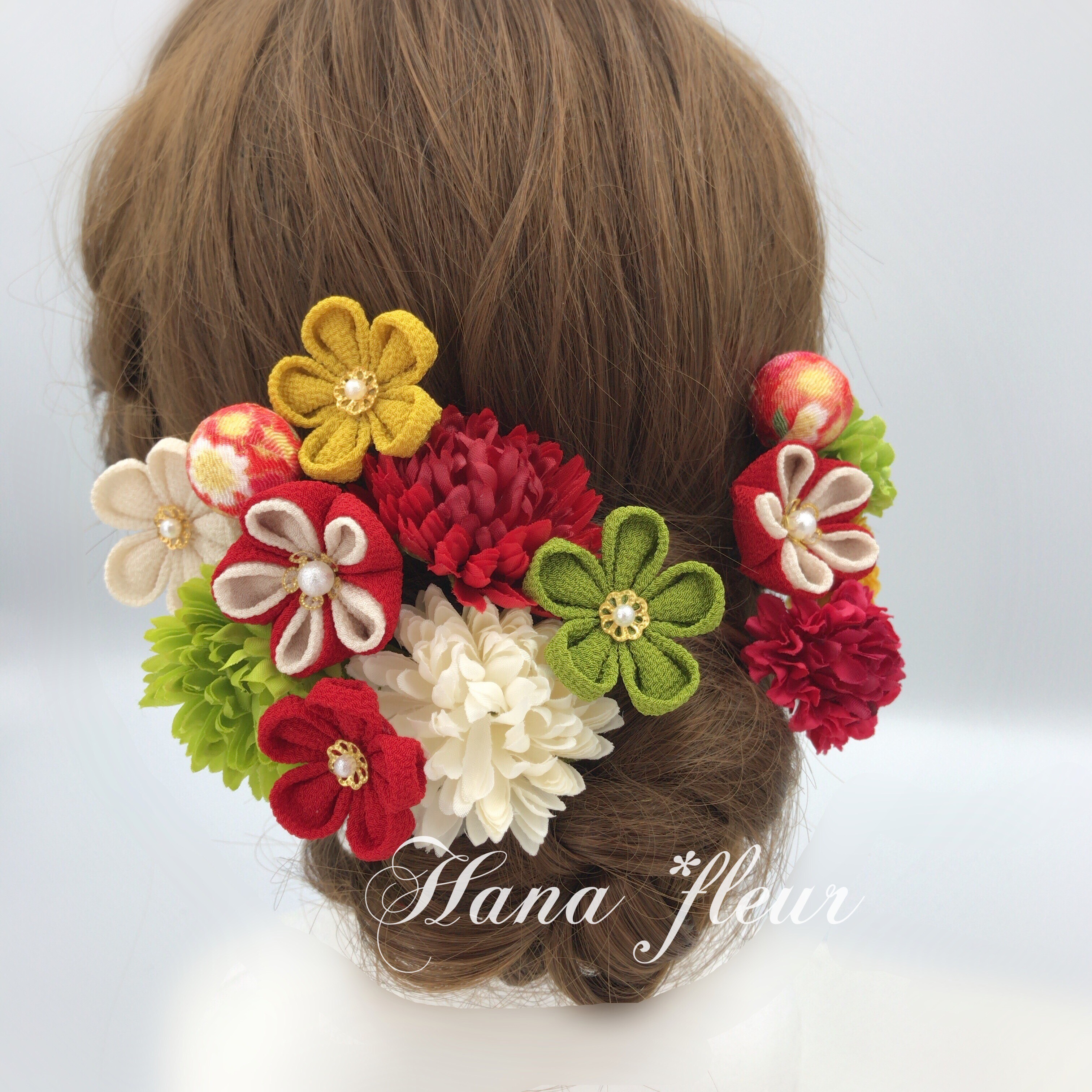 ❁ つまみ細工小花＆ピンポンマム❁﻿振袖髪飾り 緑＊赤＊生成