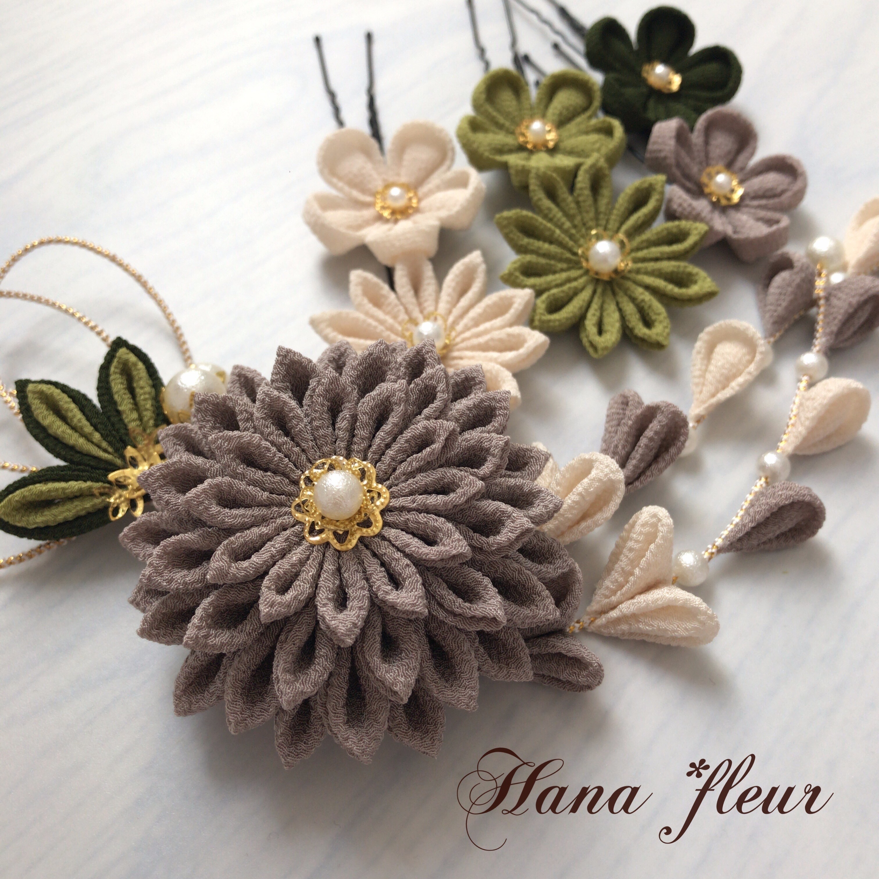 グレー系(ちゃねず)＊緑(ひわ)＊生成❁振袖ダリア髪飾り【和 つまみ細工】結婚式・成人式・卒業式