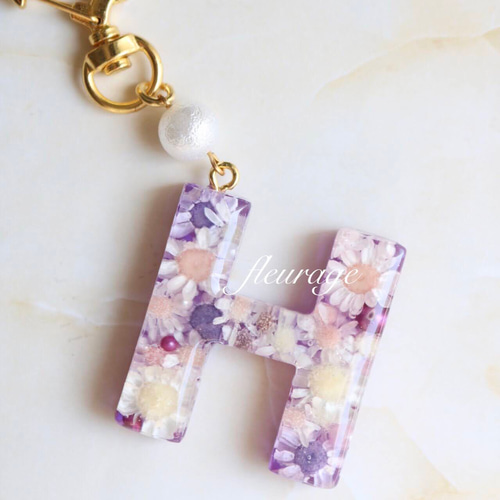 お花のイニシャルキーホルダー♪ Amazon.co.jp: イニシャルキーホルダー フラワー お花 アクリル