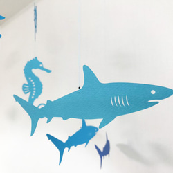 モビール　- 海の中（blue mix）サメ - 3枚目の画像