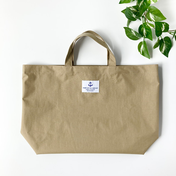 【送料無料】プチトートバッグ　防水ナイロンでとっても軽くて使いやすい♪プールバッグや保育園バッグに　ベージュ 4枚目の画像