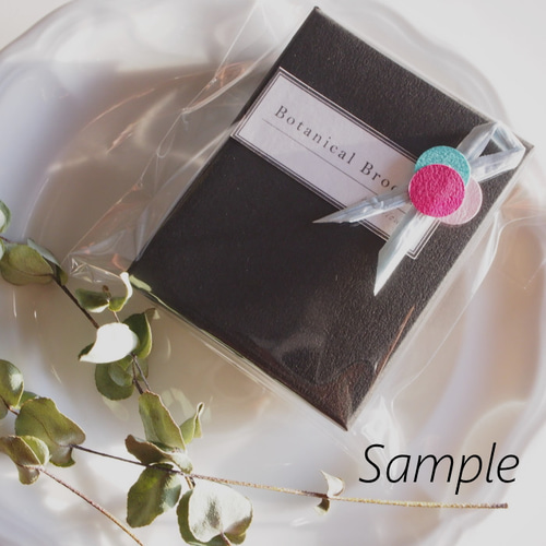 草花を描いた羊毛フェルト刺繍のブローチ（菜の花） ブローチ