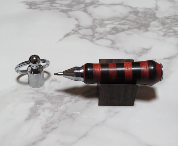 寄木のキーホルダー型ボールペン　パドックと紫檀 2枚目の画像