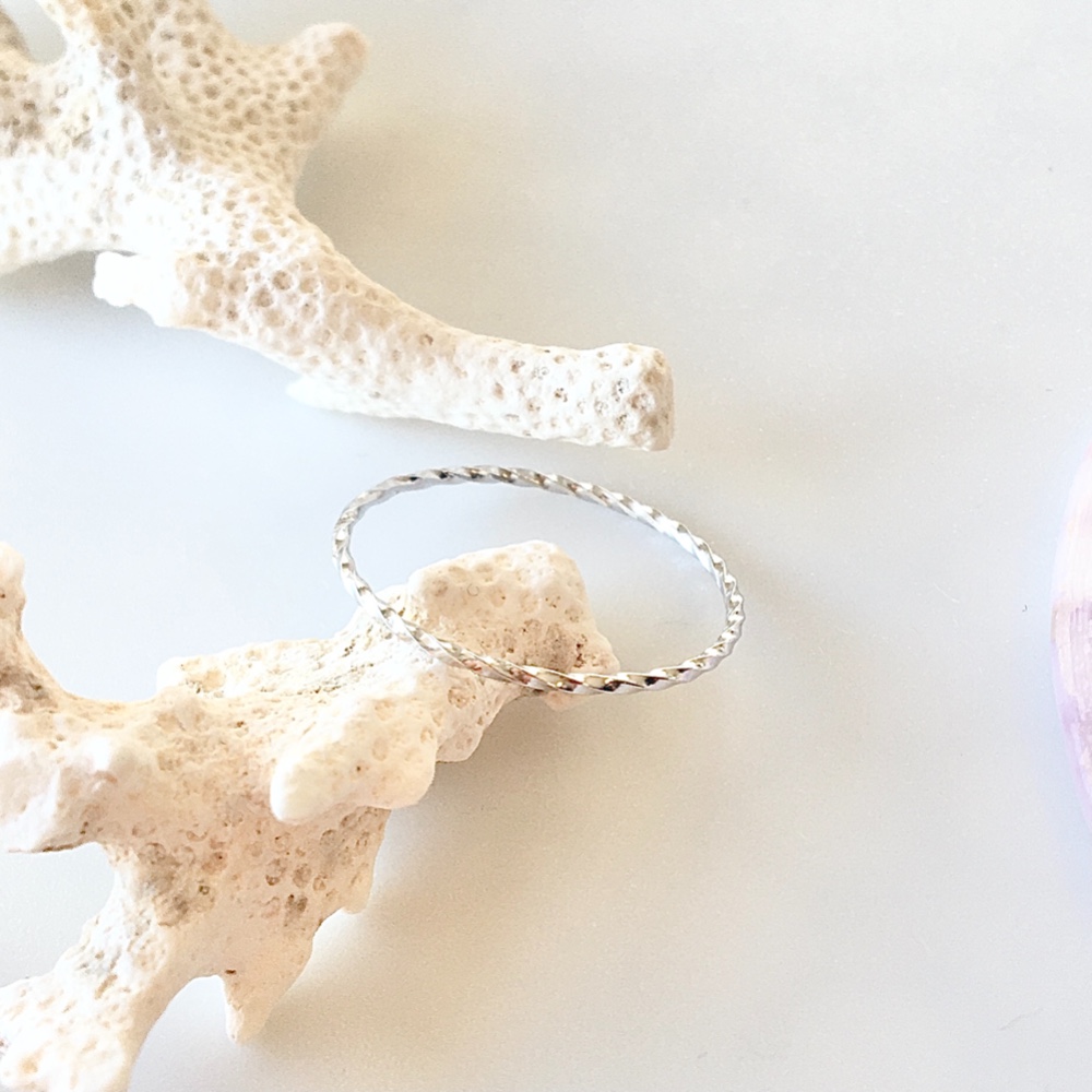 【K14WG】ツイストリング