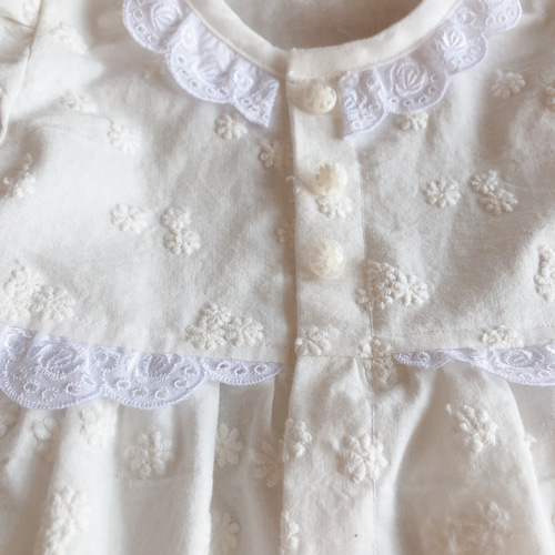 再販／小花柄刺繍の白いベビードレス ベビー服 cottontime 通販