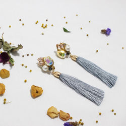 SWAROVSKI® & TASSEL EARRINGS　-BLUE GLAY- 3枚目の画像