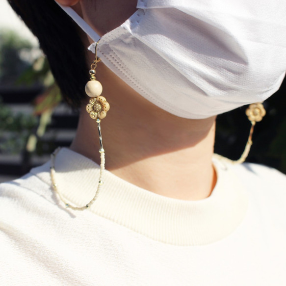 [定做] [FLOWER MASK CHAIN] BEIGE × MATTE WHITE BEADS 第1張的照片