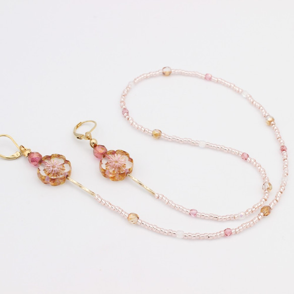 【FLOWER MASK CHAIN】 PINK × CLEAR GOLD BEADS 1枚目の画像