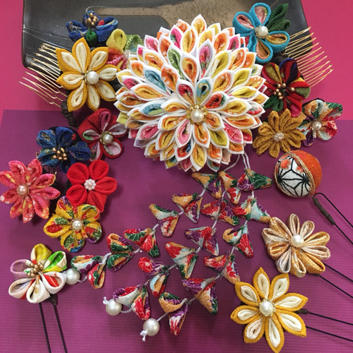 摘まみ細工髪飾り　　再販受付 ☆9月末完成、再販受付中・在庫なし☆つまみ細工髪飾り(成人式