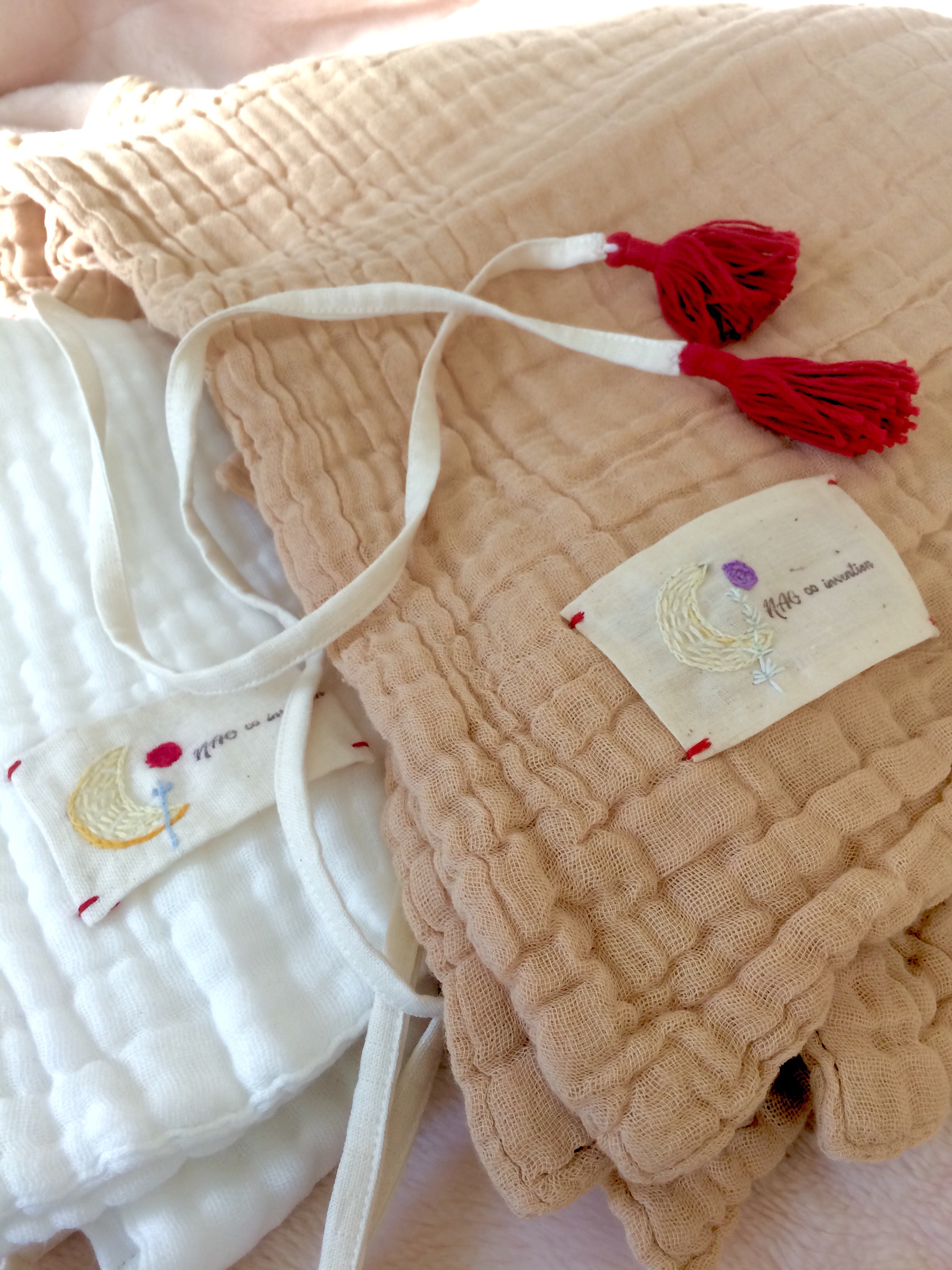心和らぐ、月の刺繍ガーゼケット【white】