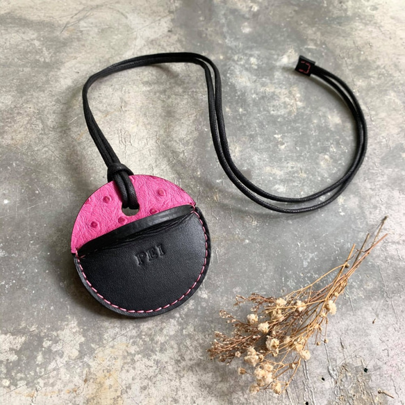 KAKU手工皮件 gogoro鑰匙皮套訂製  粉紅色鴕鳥紋+黑 第3張的照片