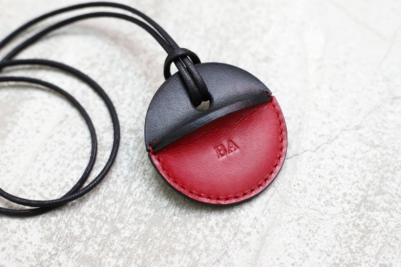 KAKU皮革設計 gogoro鑰匙皮套訂製  黑+水蠟深紅 第3張的照片
