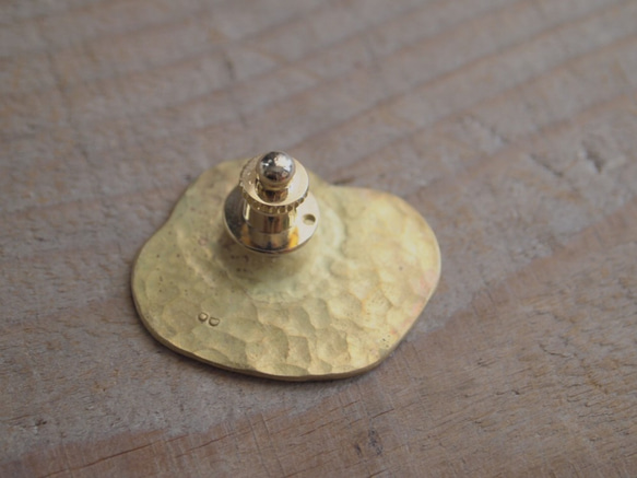 真鍮のピンバッチ 3枚目の画像