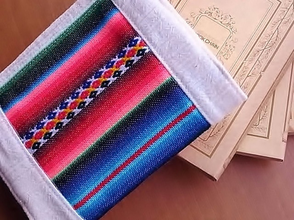限定品(2点作成)　ブックカバー（文庫本用）ペルー・アンデスの織物マンタ使用 「creema限定」 1枚目の画像