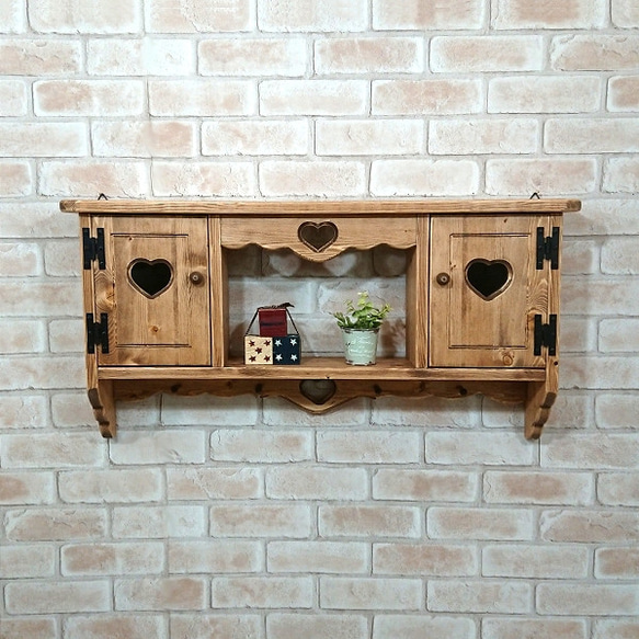 扉付き ハート ウォールシェルフ 壁掛け飾り棚 【公式通販】