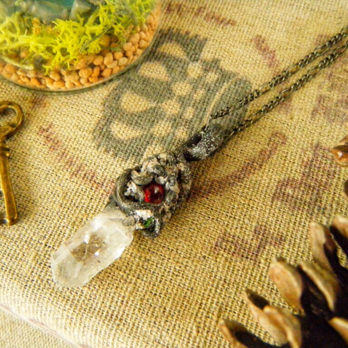 ガーネットの結晶と水晶ペンダント3